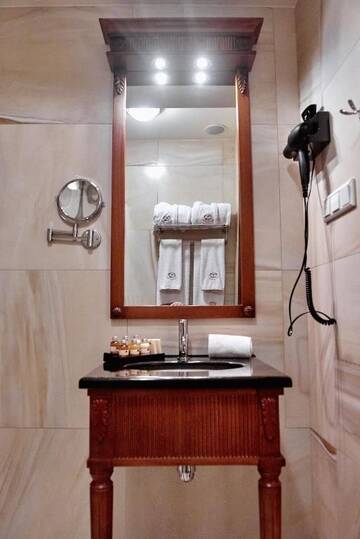 Фото номера Стандартный двухместный номер с 2 отдельными кроватями Отель Hotel Koronny г. Замосць 11