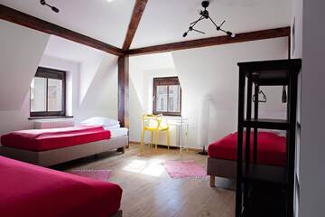 Фото номера Трехместный номер с общей ванной комнатой Хостелы Hostel Starówka г. Замосць 4