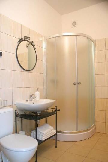 Фото номера Стандартный номер с 2 односпальными кроватями и диваном Хостелы Hostel Zamość г. Замосць 6