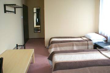 Фото номера Стандартный номер с 2 односпальными кроватями и диваном Хостелы Hostel Zamość г. Замосць 2